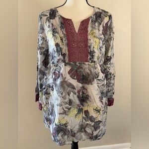Mystree floral tunic top lace cuffs & V neck SZ small